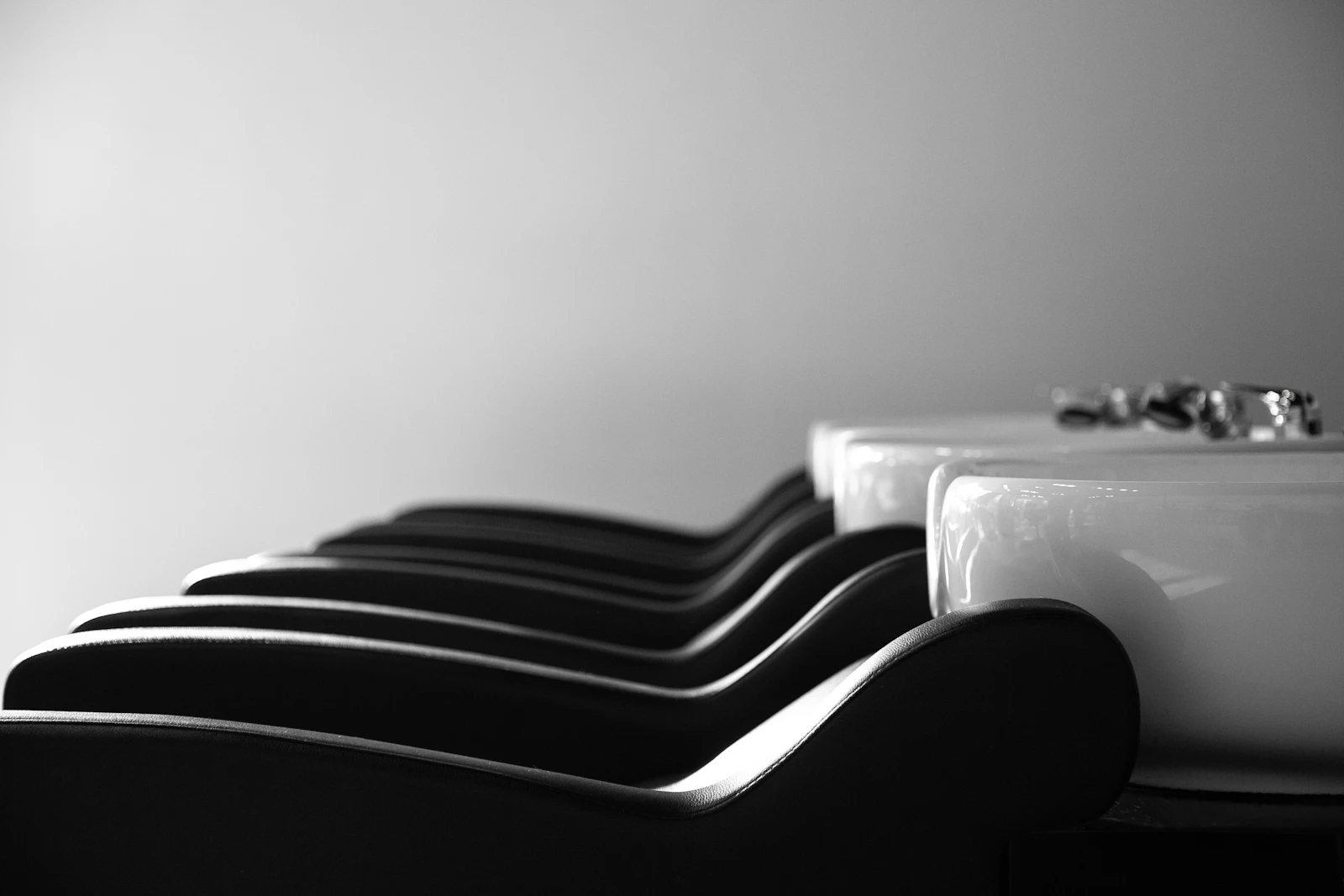 Vaskestole i minimalistisk salon
